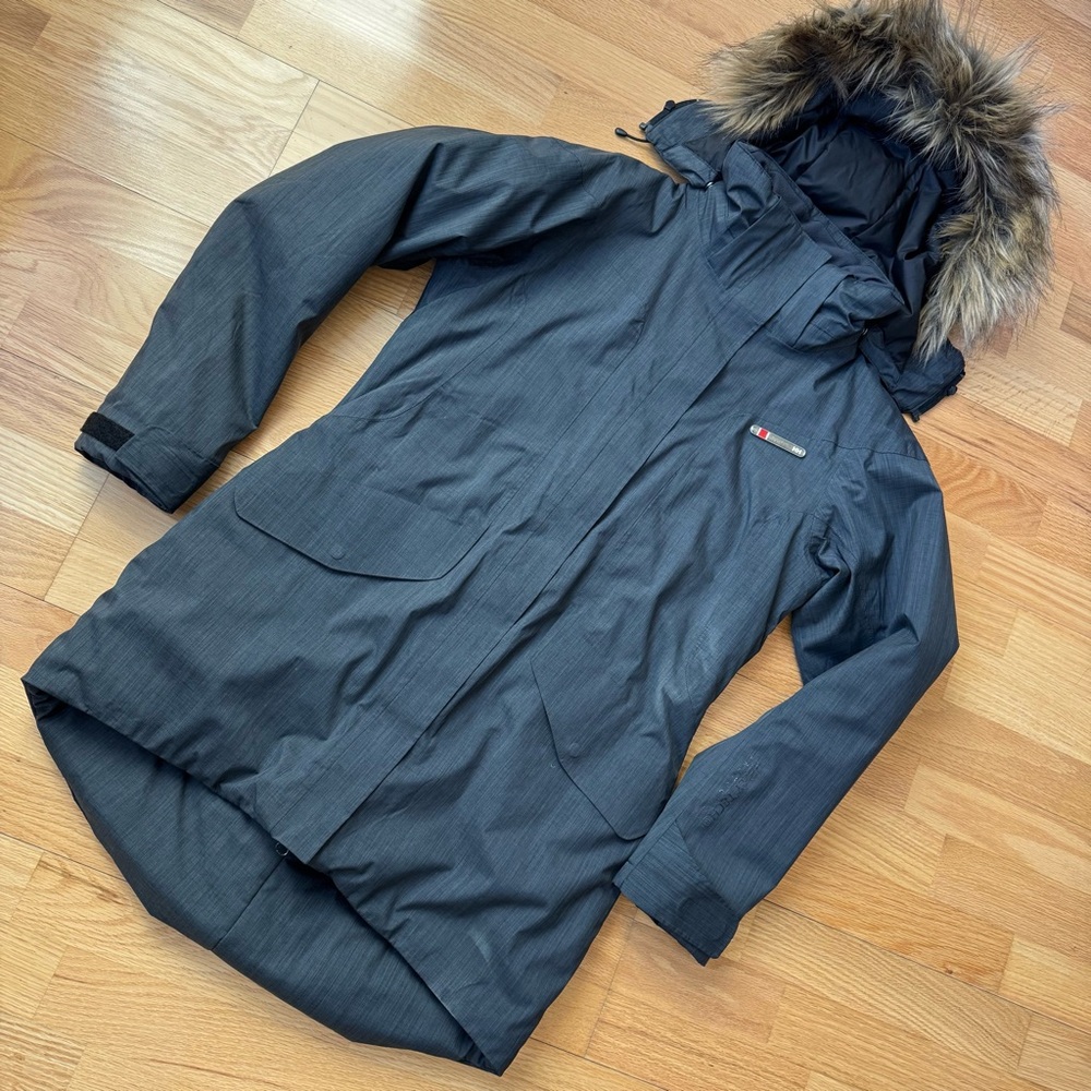 Helly Hansen Winter Coat Parka, W's Med, Warm & Waterproof, Removable
Faux Fur